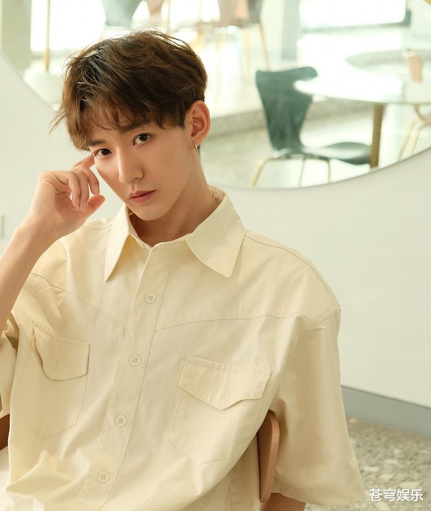 杨幂|邓为厚积薄发,在《长月烬明》一人分饰三角,古装造型很养眼