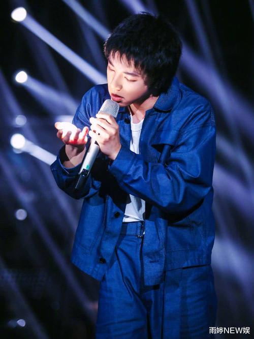 张碧晨|同样是未婚生子，为什么张碧晨被除名，华晨宇依旧潇洒？