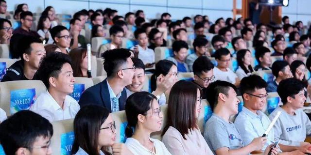 求职|大学生毕业找工作，是参加“校招”好还是“社招”好？幸亏选对了