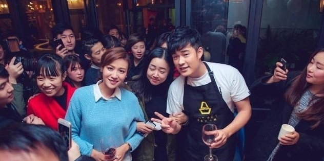 徐冬冬|吴某凡翻车事件后，为什么官媒又点名批评何炅贾玲？