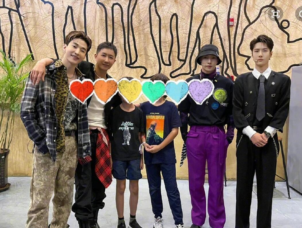 行星秘闻|《街舞4》队长和小朋友未P合照，张艺兴刘宪华变化大，王一博最高