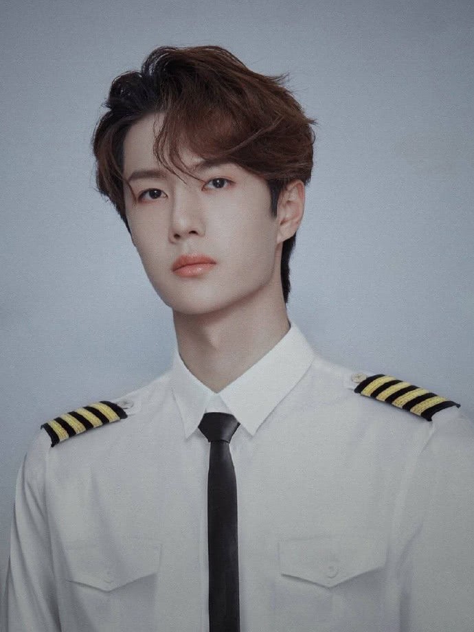 井柏然|《长空之王》将袭，韩寒监制，男主王一博，看到女主：票房稳了？