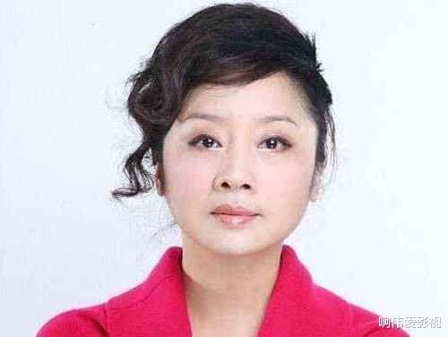 蔡明|她曾比宋丹丹蔡明还红，捧红丈夫后却惨遭抛弃，如今与儿子相依为命