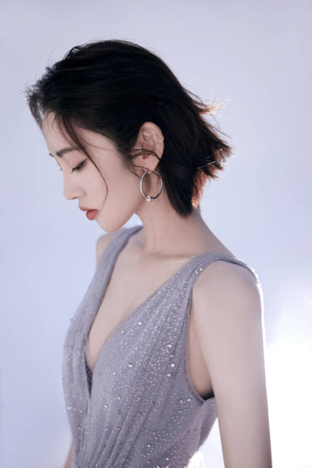 唐艺昕|唐艺昕星河闪钻曳尾裙，繁星点点、璨若星河