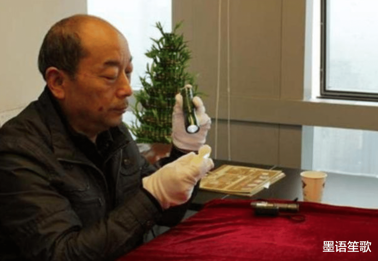 帕加尼 老人带“玉米”鉴宝，专家鉴定是赝品，他笑称：你可知我的身份