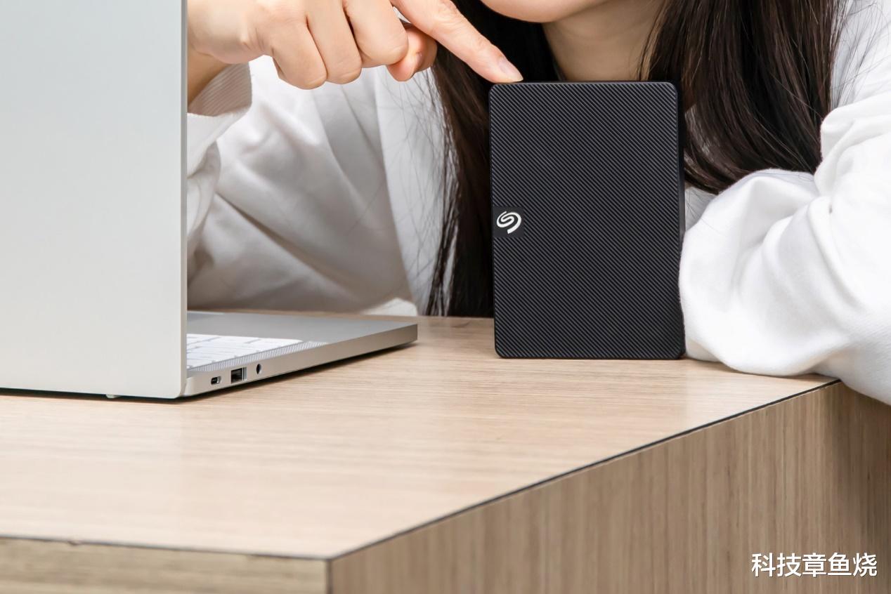 希捷|职场人追捧的办公利器,希捷新睿翼当仁不让