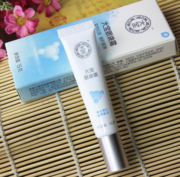 兰蔻 晚上洗脸后，建议大家擦点在脸上，皮肤白嫩又滑，比兰蔻还好用