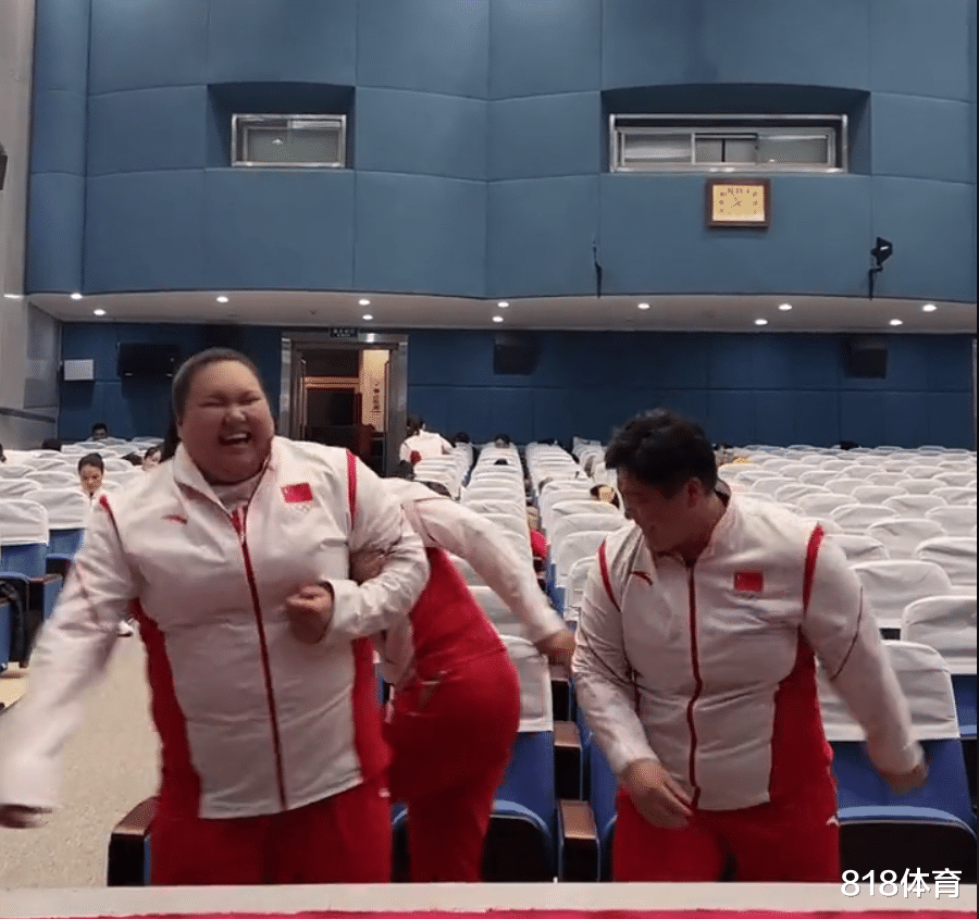 李雯雯|笑喷! 巩立姣李雯雯刘诗颖组半吨组合, 举重铅球冠军把标枪冠军撞飞了