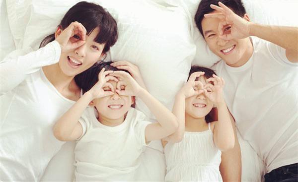 你像意外|弟弟是写作业的“绊脚石”,哥哥写作业忙捣乱,不陪玩就要撕书