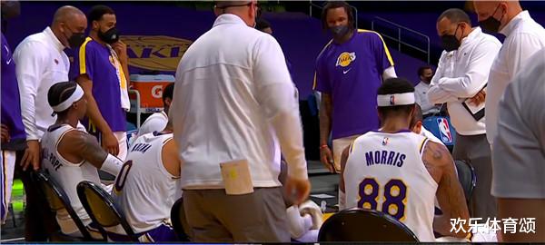 湖人队|0分0板0助攻！下半场惨遭弃用，忍了大半个赛季，湖人终于要放弃他了