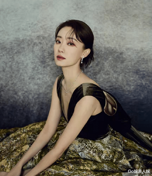 黑客帝国4|金鸡奖闭幕式红毯造型：倪妮气场强，张小斐贵气，刘敏涛有故事感