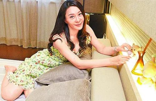 星语星愿吖 她是天王华仔唯一公开的女友，一生只爱华仔一人，至今56岁未嫁人