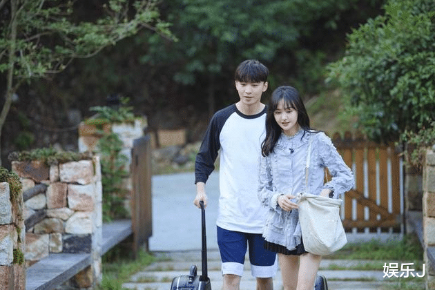 范冰冰|郑爽被曝偷税漏税后，首次发声，范冰冰紧随其后表态：不公平