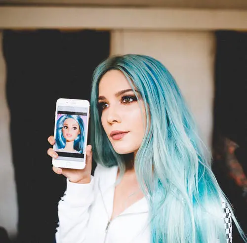 女孩|21岁在舞台上流产，23岁一曲成名获格莱美，网友：酷女孩永不认输