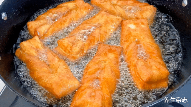 高血脂|高血脂“最怕”的三种豆，高血脂的人常吃，清血管，降血脂，防脑梗