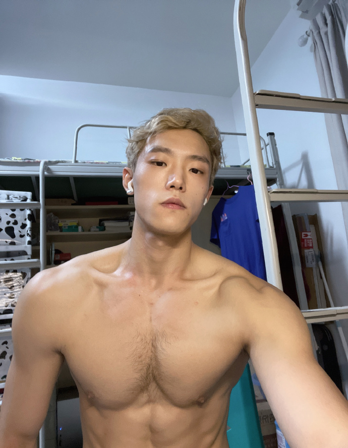 健身圈一哥|22岁深圳大男孩,大学期间练就满身肌肉,常年保持体脂率10以下!
