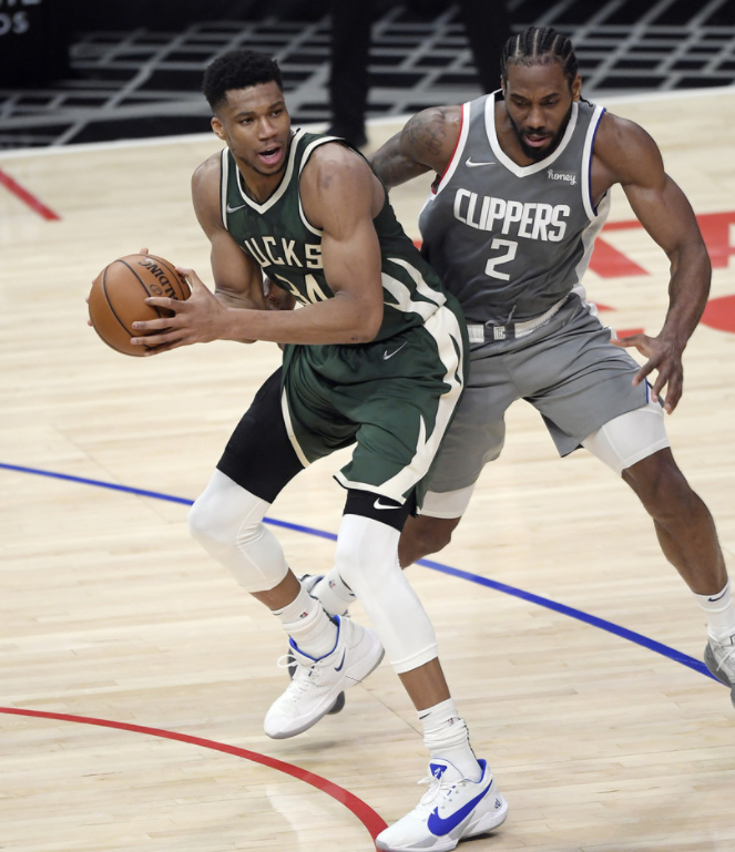 雄鹿队|没抢到塔克的球队偷着乐吧，雄鹿这是被坑了，场均一分有啥用