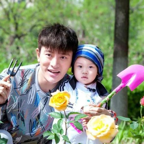 李小璐|李小璐穿丁字连体衣，床前热舞。和贾乃亮海边度假疑似复合？