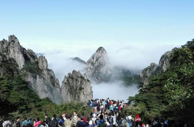 萌听小c姐|旅游业一年亏损近万亿元，专家分析出残酷现实：从业者需做好准备