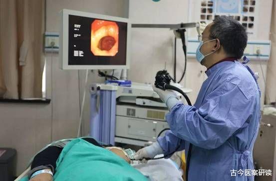 医生|吃一口等于用“钢丝球”刮胃，消化科医生：常吃1零食，胃迟早“烂透”