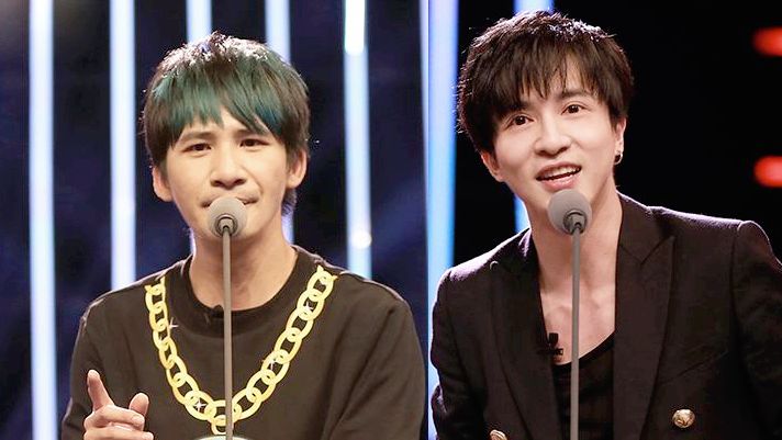 薛之谦|5位没“偶像包袱”的明星，邓超竟去路边贴膜，雷佳音是各种自黑