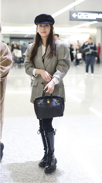 生活赋予情感|郭富城真有福气,老婆穿搭温柔大方,虽然年轻却很有贵妇气质