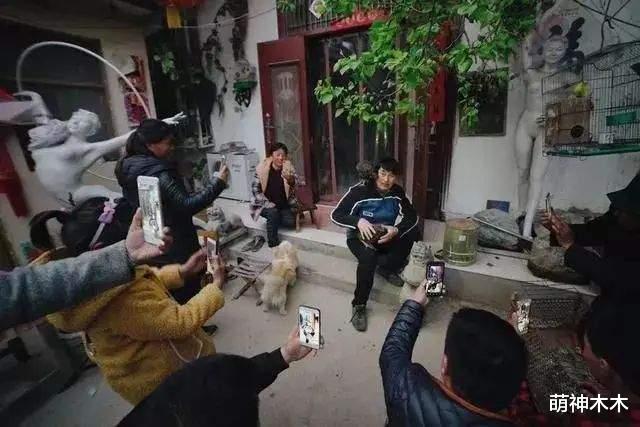 杨超越|明星返乡待遇各不同：杨超越刘嘉玲少人识，草根明星人气最旺