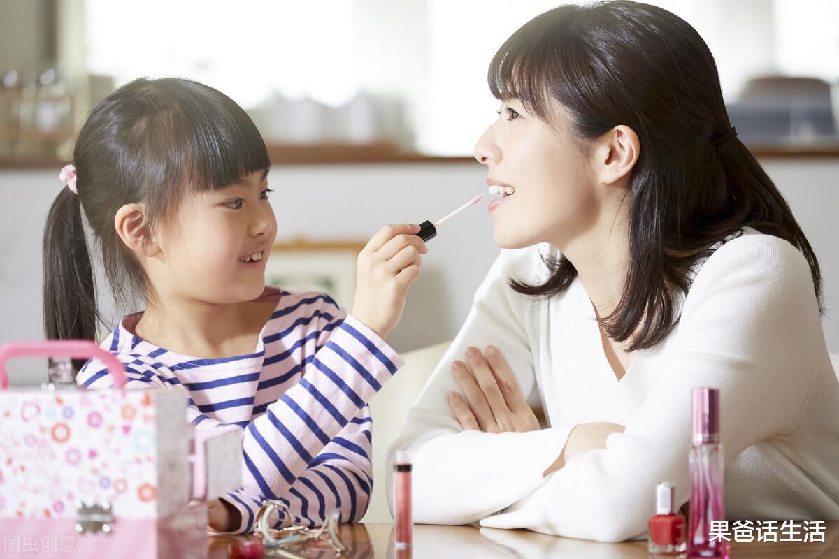 果爸话生活|不给买5000元手机，15岁女孩跳楼：父母的无私，培养了自私的孩子