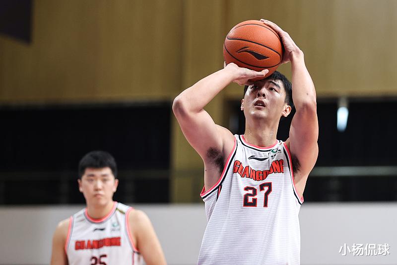 杜锋|杜锋奇葩怪阵练兵，姚明压制也无所谓，一节半居然锻炼5个生瓜蛋