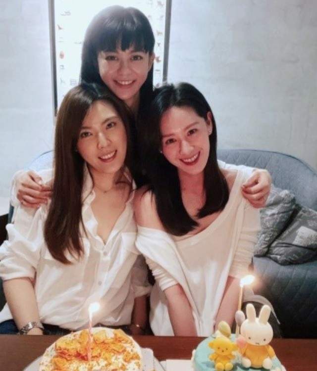 曾恺玹|37岁曾恺玹近况曝光，摘下口罩似出水芙蓉，7岁爱女电眼神似妈咪