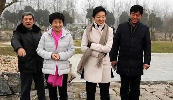 周涛|51岁周涛二婚老公曝光，原来是大家都很熟悉，难怪隐藏那么多年！