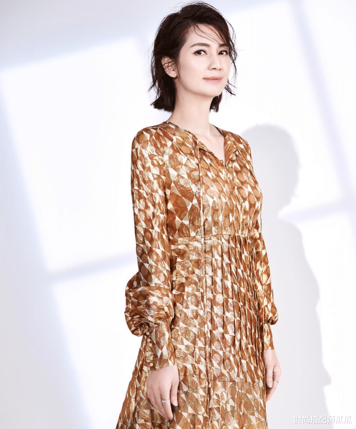 时尚搭配师瓜瓜|50岁女人尽量远离这“5种”发型，不仅大妈感十足，还特别显老