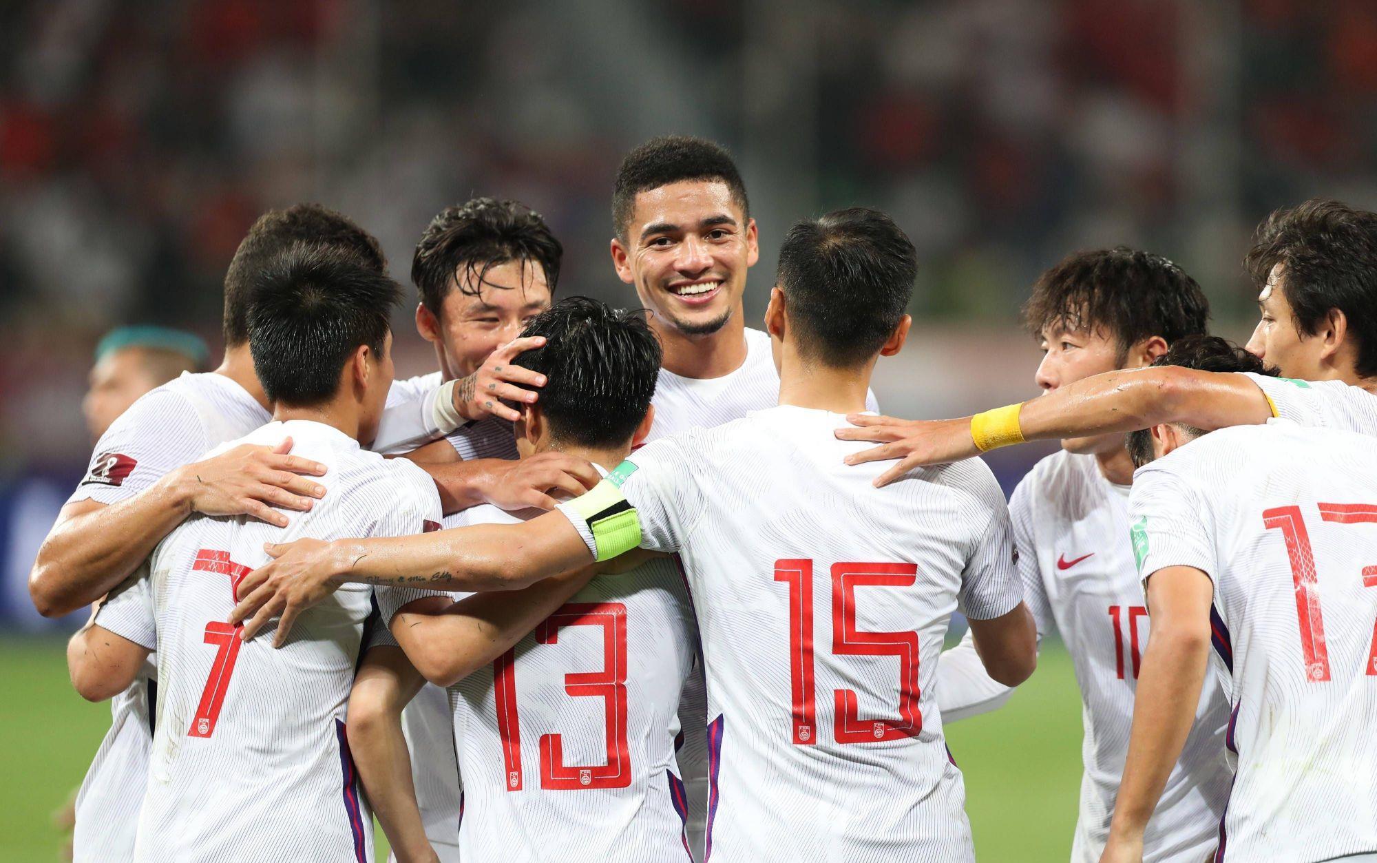 胚小芽儿|国足迎来两则利好消息，地利人和皆有！进军世界杯，李铁敢于梦想