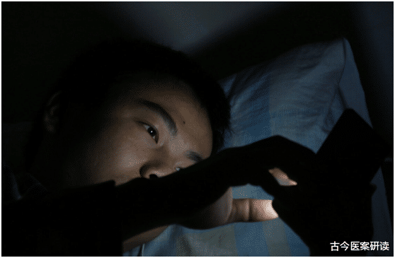 尿酸|25岁男子不沾烟酒，查出肝硬化，医生摇头：睡前3个恶习，不可多做