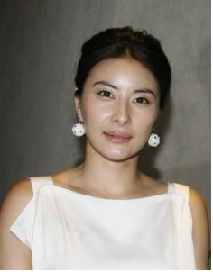 郭晶晶|郭晶晶“隐藏”多年的小姑子，原来是她，难怪霍启刚一直不公布