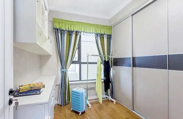 闺蜜家主卧还带衣帽间，12W能装修成这样，不敢相信