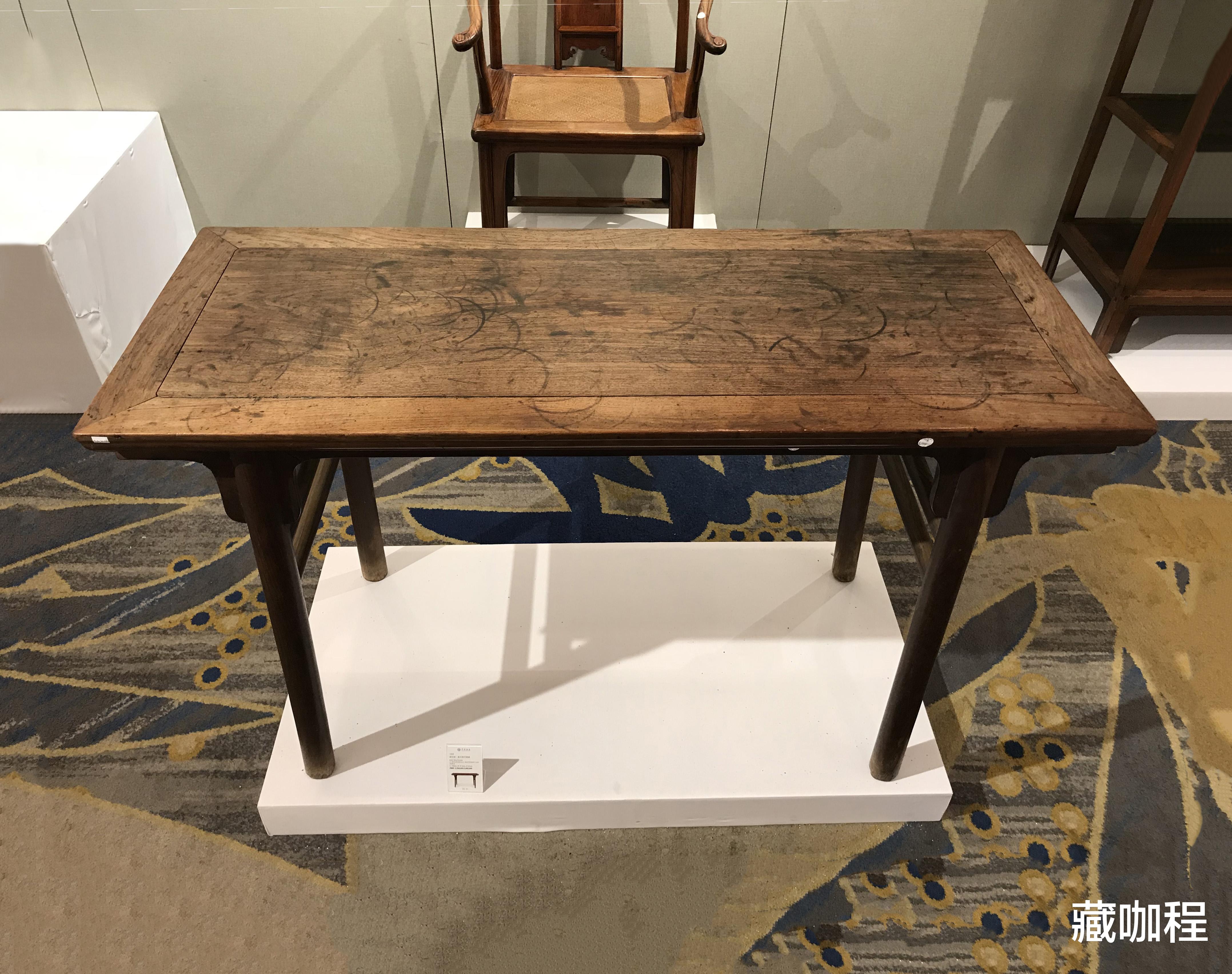 |恰好一桌一屏加两几，黄花梨平头案287万成交