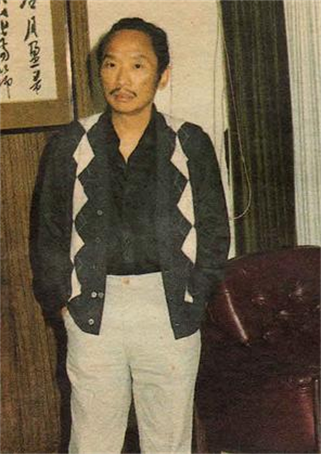 古龙|一生风流潇洒的古龙，唯一留给儿子的抚养费是《天涯明月刀》版权