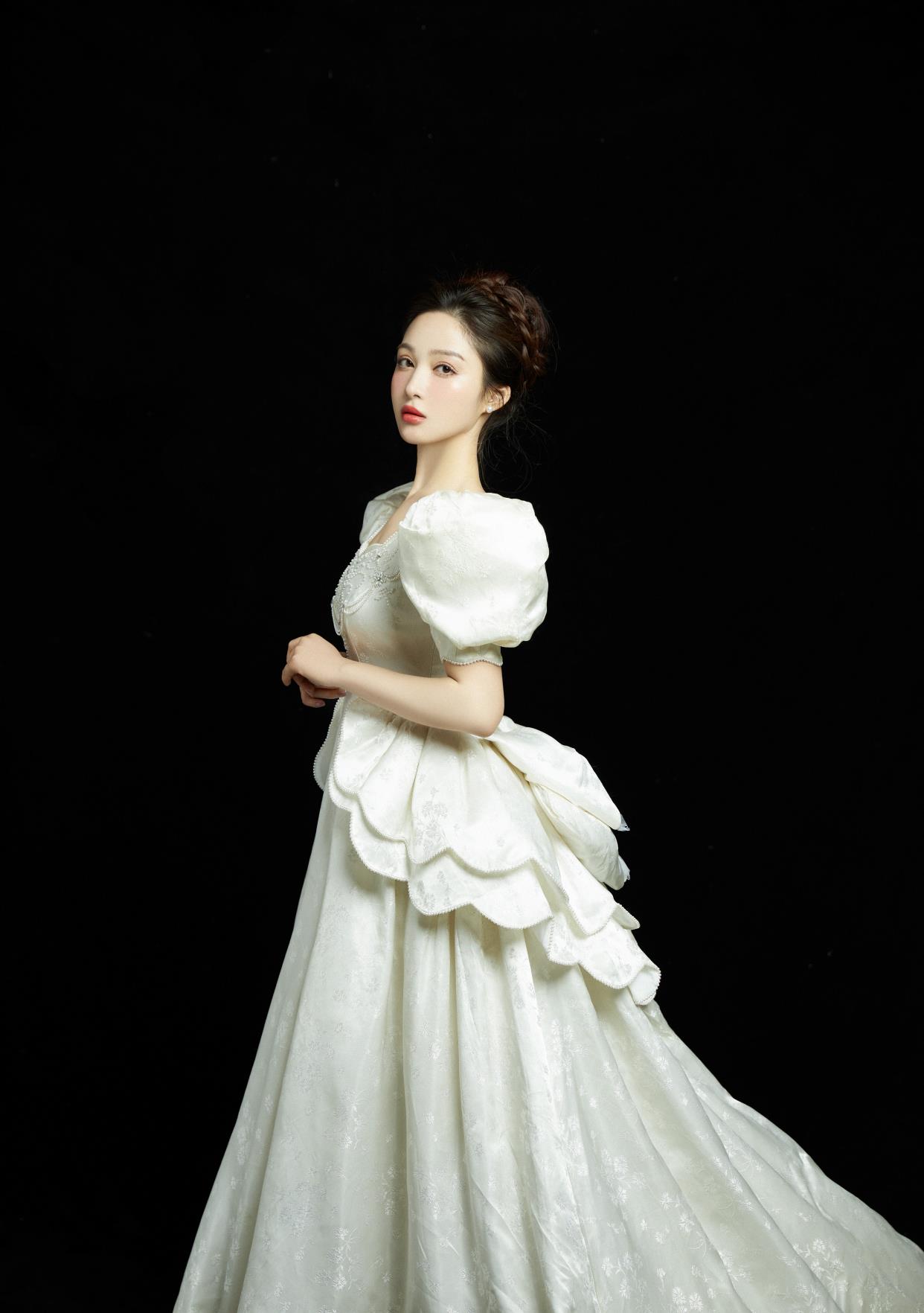 刘銮雄|孙嘉璐宫廷风大片优雅浪漫又高贵，中世纪贵族少女气质绝了