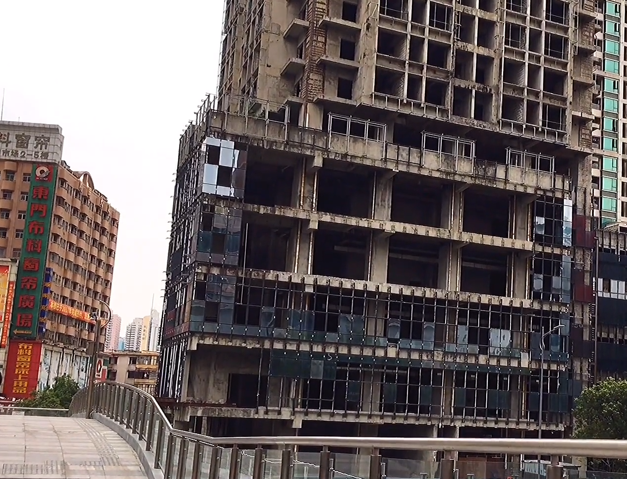 寂静的天空 深圳最贵烂尾楼：地处黄金地段，23年来无人接盘，如今终于动工了