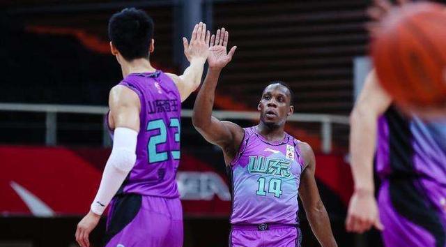 山東男籃|CBA：強(qiáng)勢崛起，上海男籃兵戎相見，腹背受敵，山東男籃英雄氣短