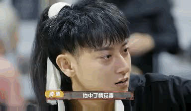 黄子韬|黄子韬希望公司员工造福社会,网友:是蜕变,更是成长!