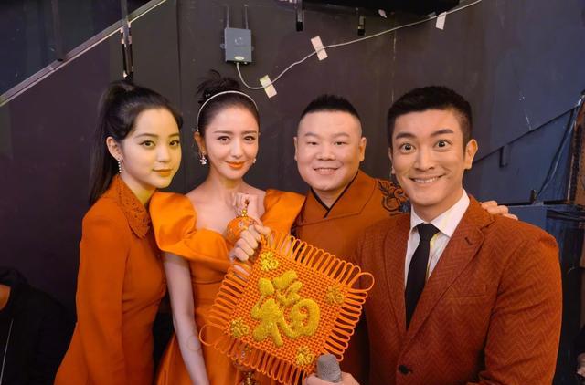 佟丽娅|陈思诚罕见携妻聚餐不同框，唐探3大卖心情好，佟丽娅丸子头好嫩