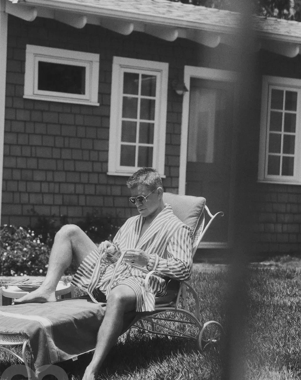 梁朝伟|组图：马特·达蒙夏日度假风杂志大片，型男风度翩翩