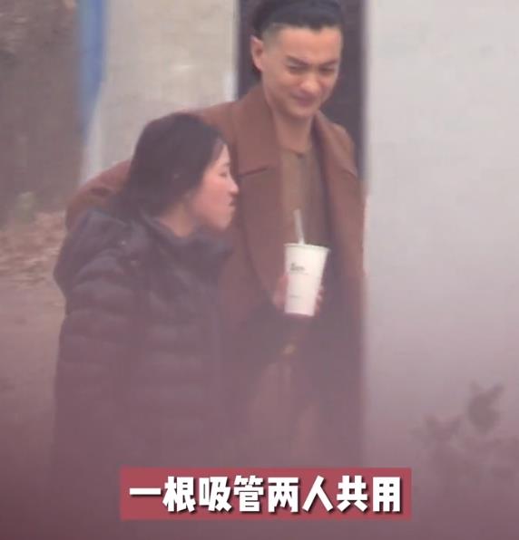 小姐姐|黄渤晒和女工作人员的合影辟谣出轨，网友让他别学张丹峰和周一围