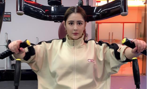 米饭|135斤的李心艾无戏可拍,曾是周杰伦电影女主,现沦为路人