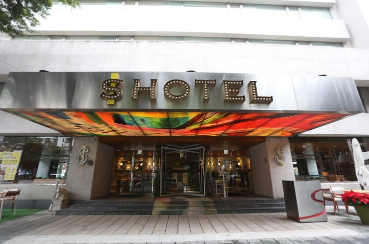 王力宏|经纪公司透露王力宏新动向，隔离满7天不回家，续住酒店独自跨年