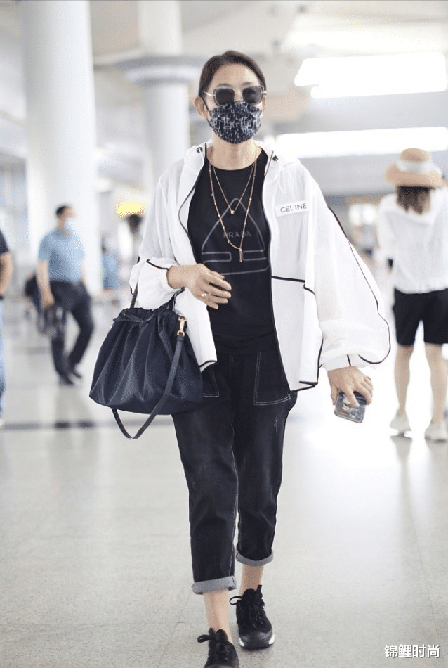 锦鲤时尚|倪萍变瘦像开挂，T恤配外套价格就过万，看似低调实则是隐藏阔太