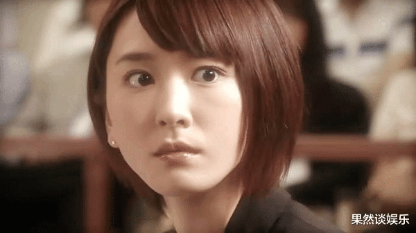 新垣结衣|新垣结衣到底有什么魅力,如此受宅男欢迎 ,还被一群人追着喊老婆