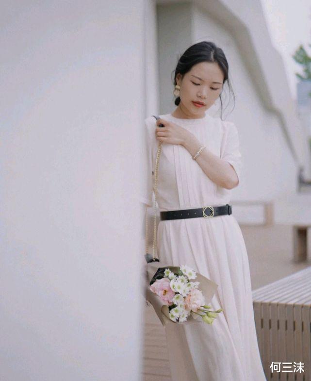 何三沫|上班族该怎么穿衣搭配？简约干练的穿搭，既有气场又有魅力